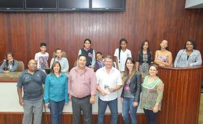 Adolescentes de entidade visitam a Câmara