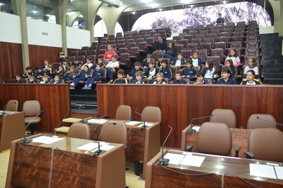 Alunos visitam Câmara Municipal de Jundiaí