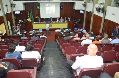 Câmara discute uso de equipamentos sonoros em ônibus
