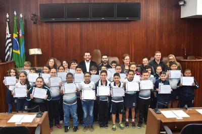 Câmara homenageia alunos campeões da edição nacional da Olimpíada Internacional de Matemática sem Fronteiras