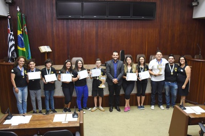 Câmara homenageia alunos por campeonato de robótica