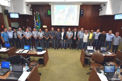 Câmara homenageia PMs instrutores do PROERD