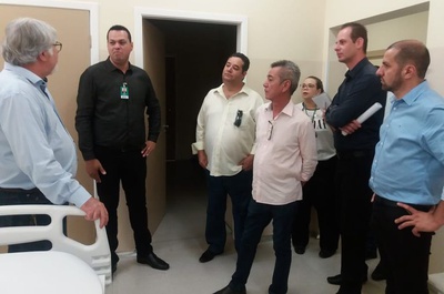 Comissão de Saúde da Câmara faz visita de fiscalização à UPA Vetor Oeste