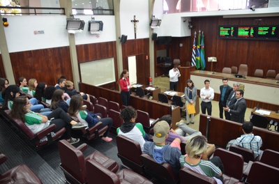 Estudantes debatem cidadania e participação na política