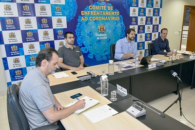 Prefeitura anuncia novas medidas contra a COVID-19 e corte de salários dos agentes políticos