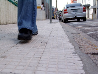 Projeto obriga adequação das calçadas