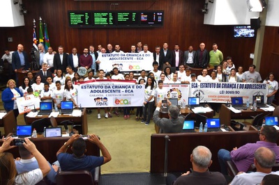 Público lota plenário da Câmara na última sessão antes do recesso