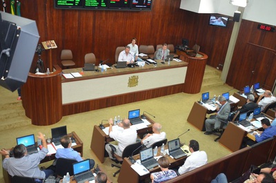 Reforma política gera debate em sessão da Câmara