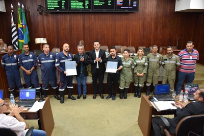 Sessão da Câmara teve homenagens e agradecimento.