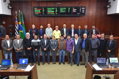 Sessão pós feriado tem homenagem e projeto aprovado do Presidente