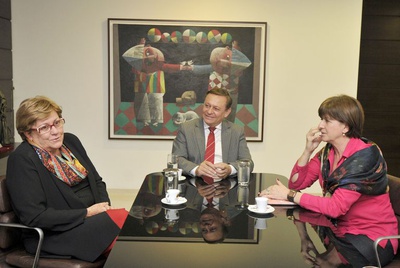 Marilena Negro e Rita de Cássia Augarten com o prefeito Pedro Bigardi