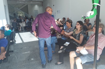 Vereador Cícero visita nova farmácia de medicamentos de mandados judiciais