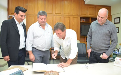 Vereador suplente assume no lugar de Márcio Cabeleireiro