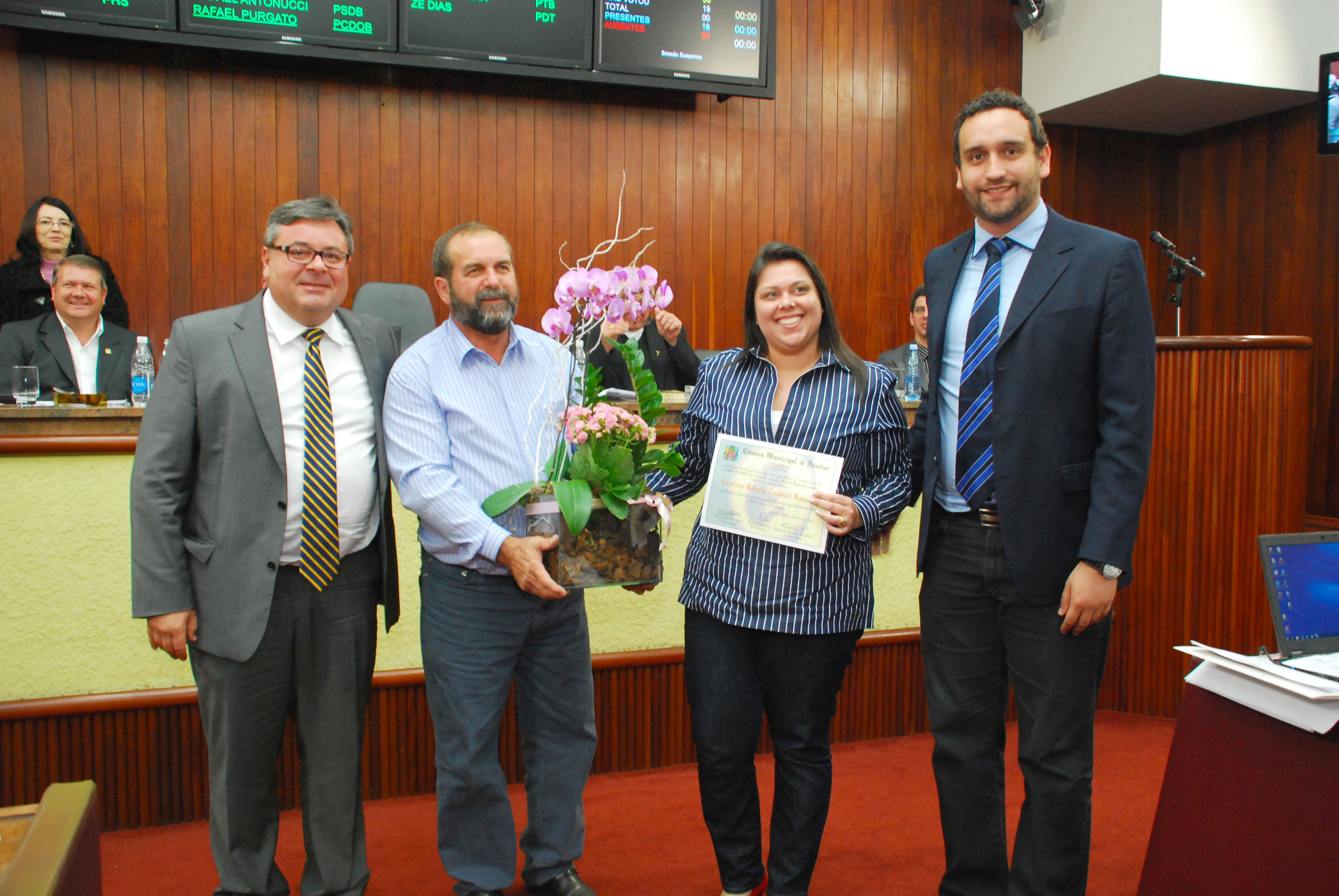 Homenagem à gestante CAROLINE ROBERTA ZAMBUZI RAMALHO