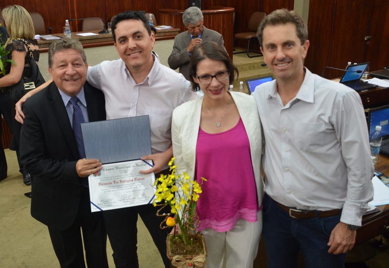 Vers. Dirlei e Leandro com a homenageada Fernanda e esposo