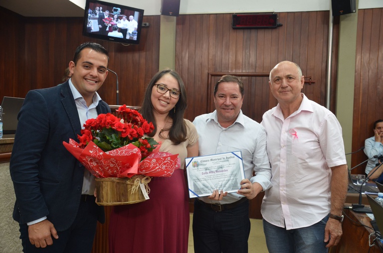 15  Vereadores Gustavo Martinelli, Tico e Rafael Antonucci entregam homenagem a Talita Silva Guimarães