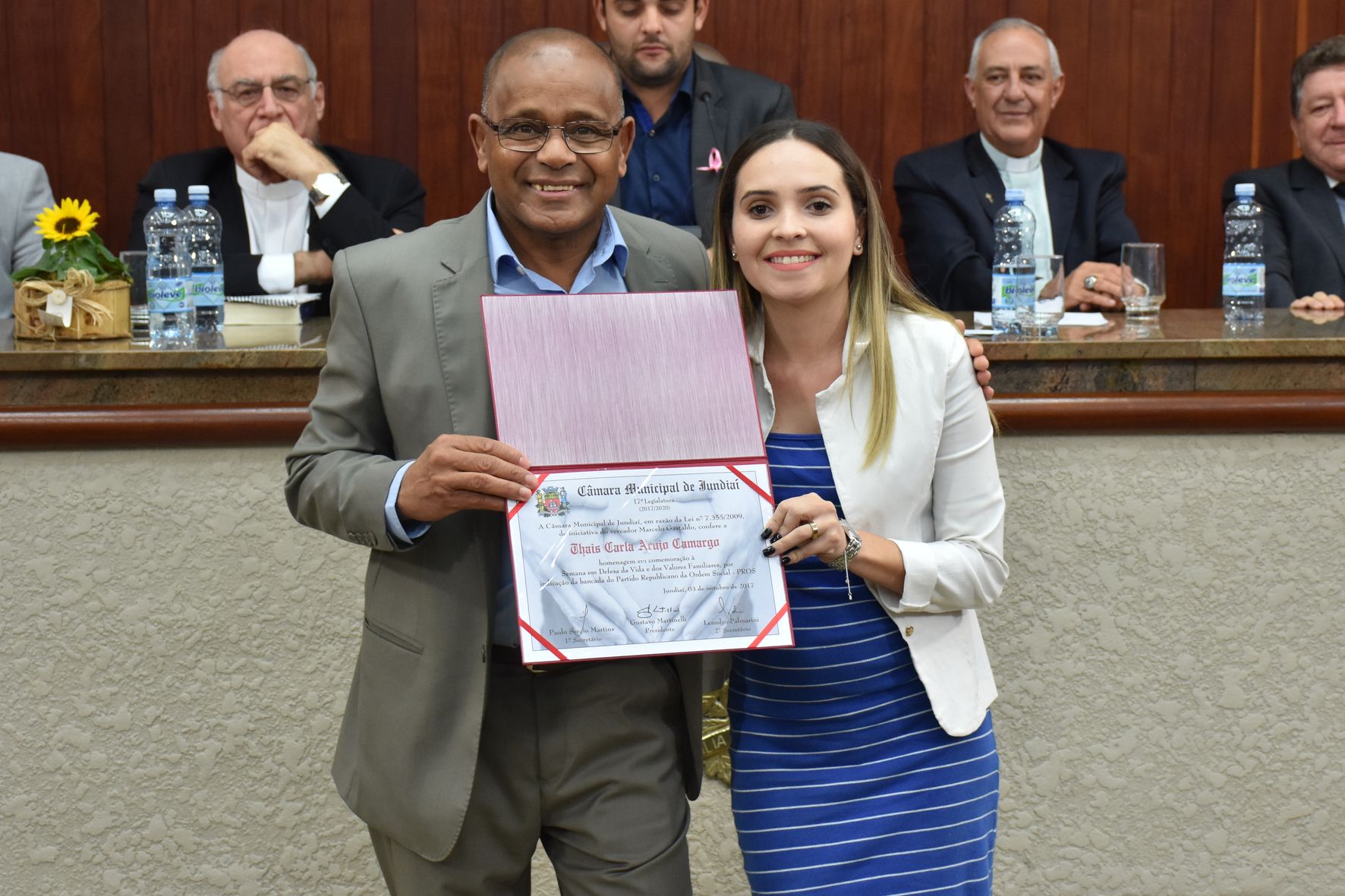 Thais Carla Arujo Camargo com o vereador Cícero Camargo da Silva