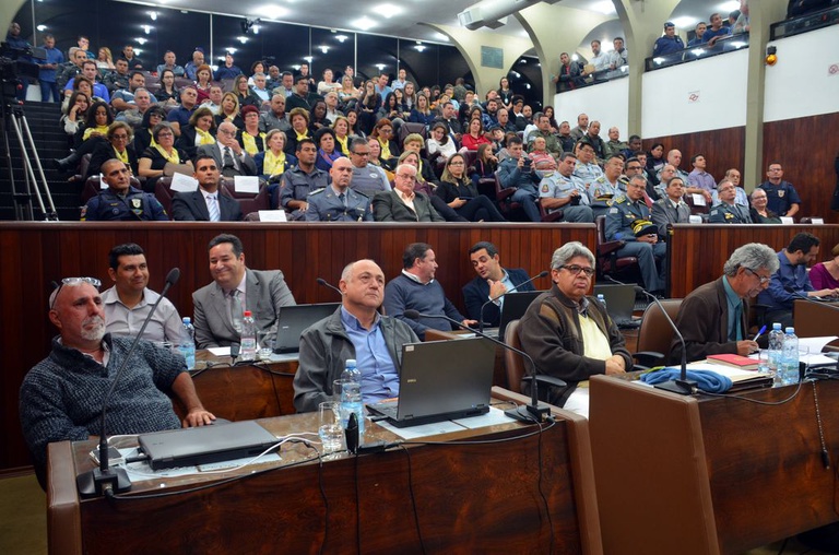 1. Plateia lotada na entrega do Diploma Forças de Segurança