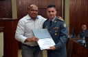 4. Major PM Eduardo Luiz Tavares, do 19o Grupamento de Bombeiros de Jundiaí, recebe homenagem do vereador Marcio Petencostes de Sousa