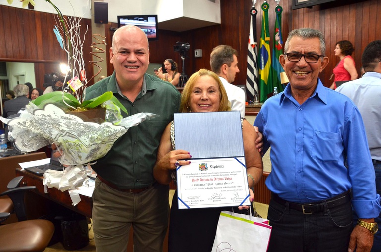 Homenagem à Profa. JACINTA DE FREITAS VEIGA