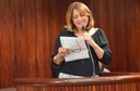 Profa. Maria de Fátima discursa em nome dos homenageados