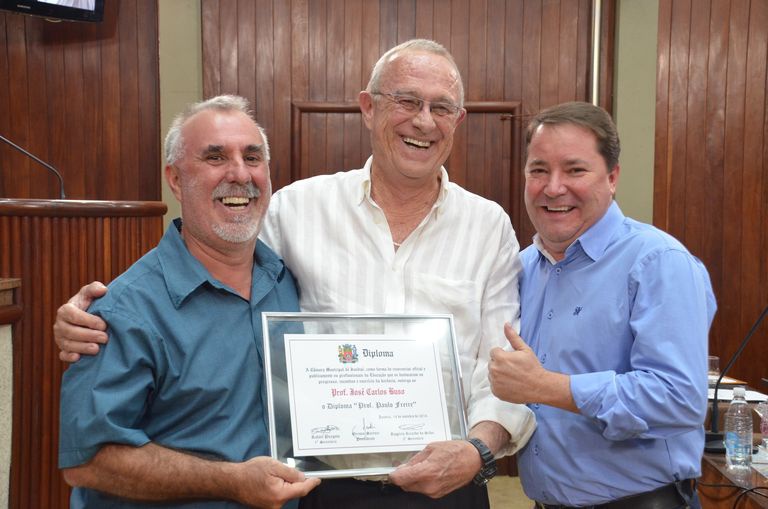 PROFESSOR JOSÉ CARLOS BUSO RECEBE HOMENAGEM DO VEREADOR PAULO SÉRGIO MARTINS