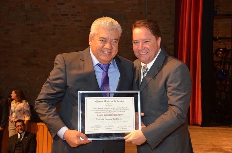 30. Ver. José Braga Campos entrega homenagem ao sr. Cícero Bonafide Nascimento