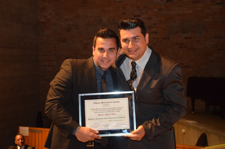 60. Ver. Rafael Purgato entrega homenagem ao jovem Gabriel Valim e Silva