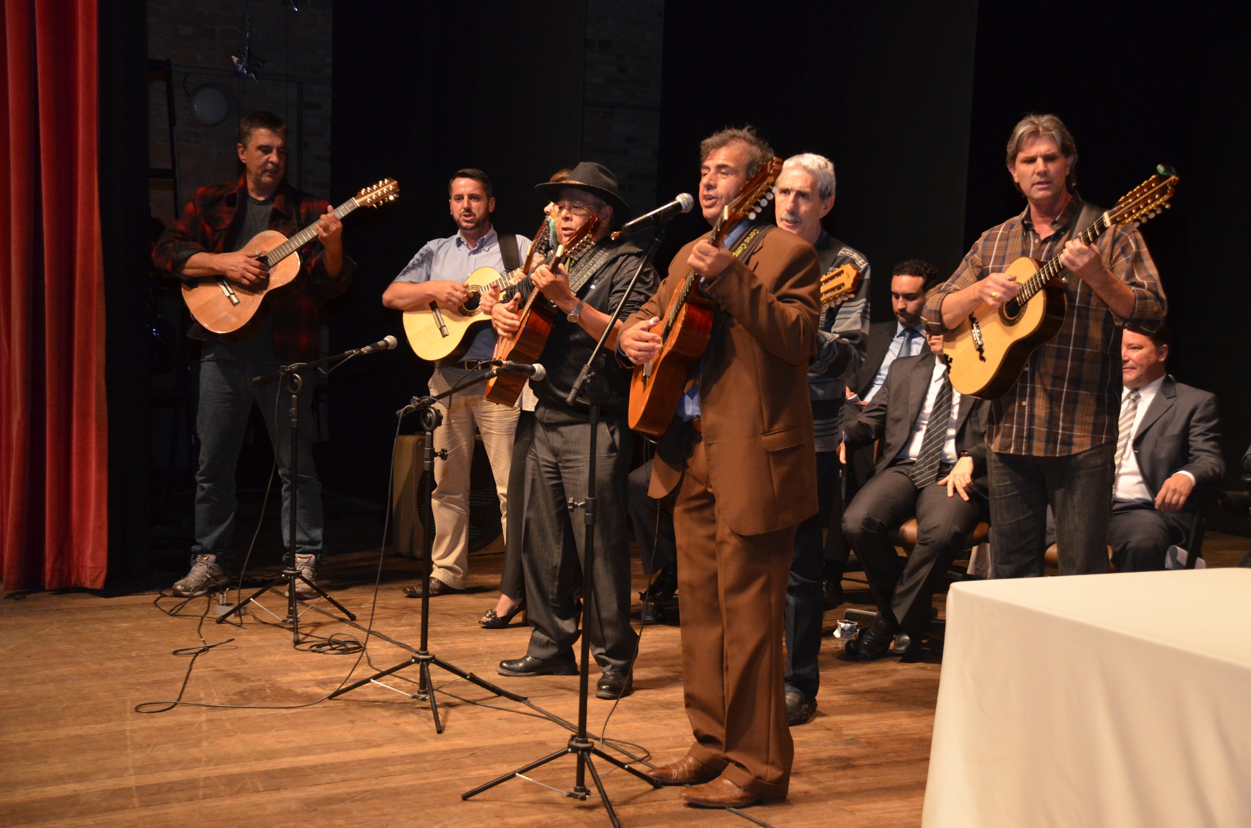 89. Apresentação artística do Corvo Campeiro com a Roda de Viola Violeiros do Japi