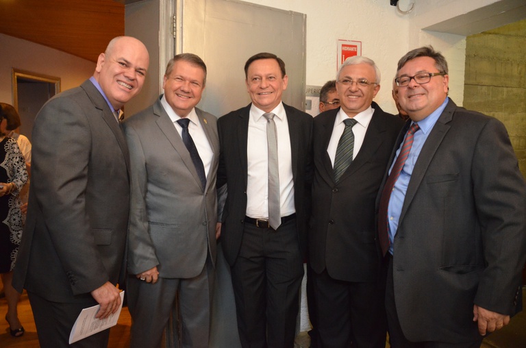 10. Vereadores Rogério, Marcelo e Gerson com Prefeito Pedro Bigardi e Milton Carboni