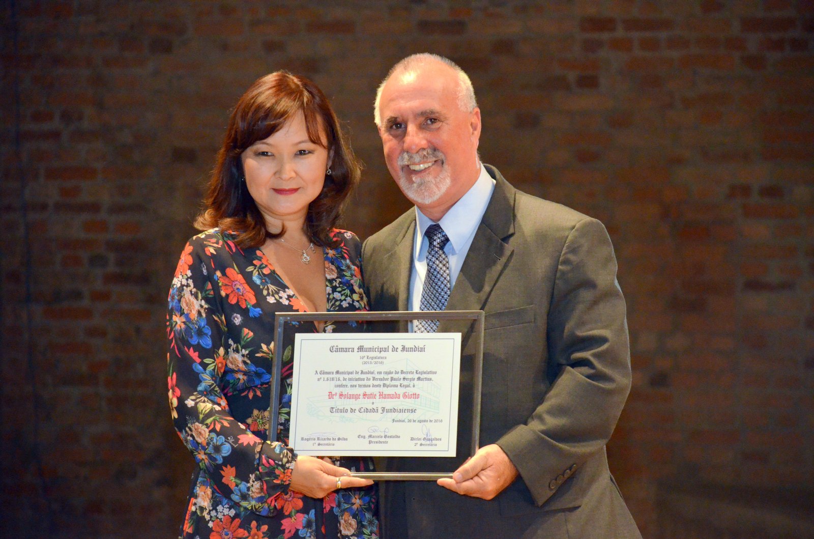 31. Ver. Paulo Sergio Martins entrega homenagem à Dra. Solange Satie Hamada Giotto