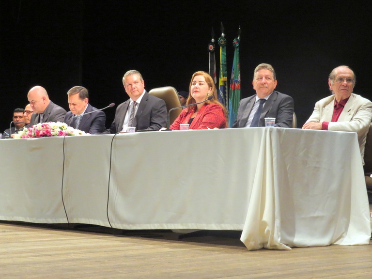 61. Vers. Marcelo Gastaldo, Rogério Ricardo da Silva e Dirlei Gonçalves compõem a mesa