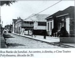 Ao centro, à direita, o Cine Teatro Polytheama, década de 20.